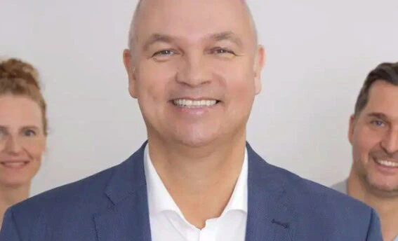 Dipl.-Psych. Ingo Steinke im Austausch im Rahmen eines Konflikt-Coachings bei COATRAIN® in Hamburg