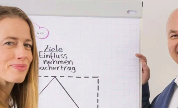 Teamcoaching mit Dipl.-Psych. Ingo Steinke bei COATRAIN® Dipl.-Psych. Ingo Steinke im Austausch mit Teilnehmenden im Rahmen eines Teamcoachings bei COATRAIN® in Hamburg